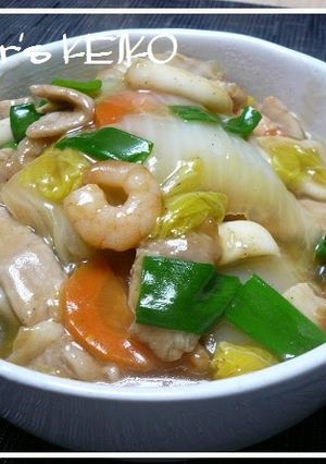 A picture of Chop Suey Rice Bowls with Lots of Vegetables.