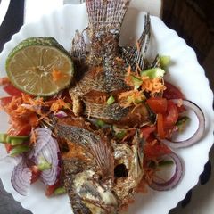 A picture of Deep fry dry fish.