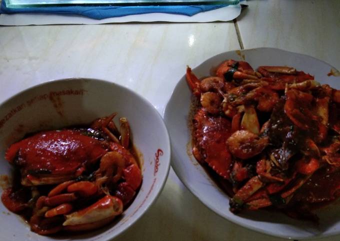 Kepiting dan udang saus padang