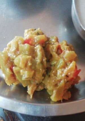 A picture of Ridgegourd curry.