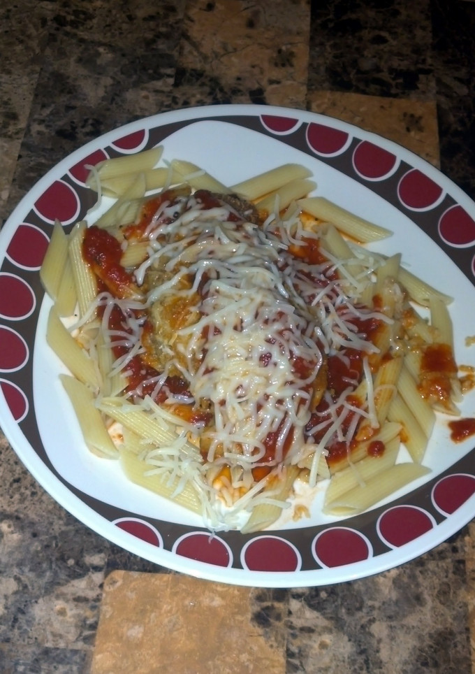 A picture of chicken parmesan.
