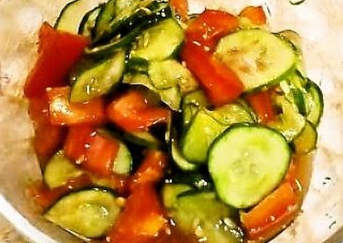 A Summery Lemon Taste! Cucumber and Tomato Salad in Sesame Seed Vinaigrette
