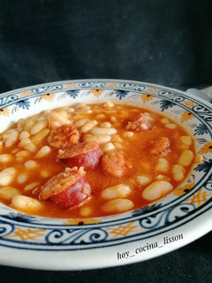 Una foto de Alubias blancas con chorizo