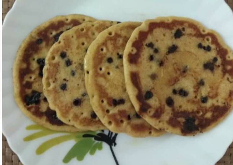 Healthy pancakes with choco chips