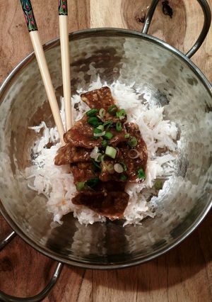 A picture of Crispy Vegetarian Orange "Chicken".