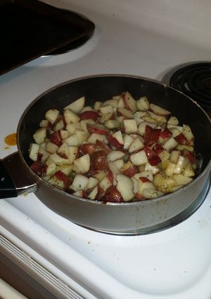 A picture of Fried red potatoes.