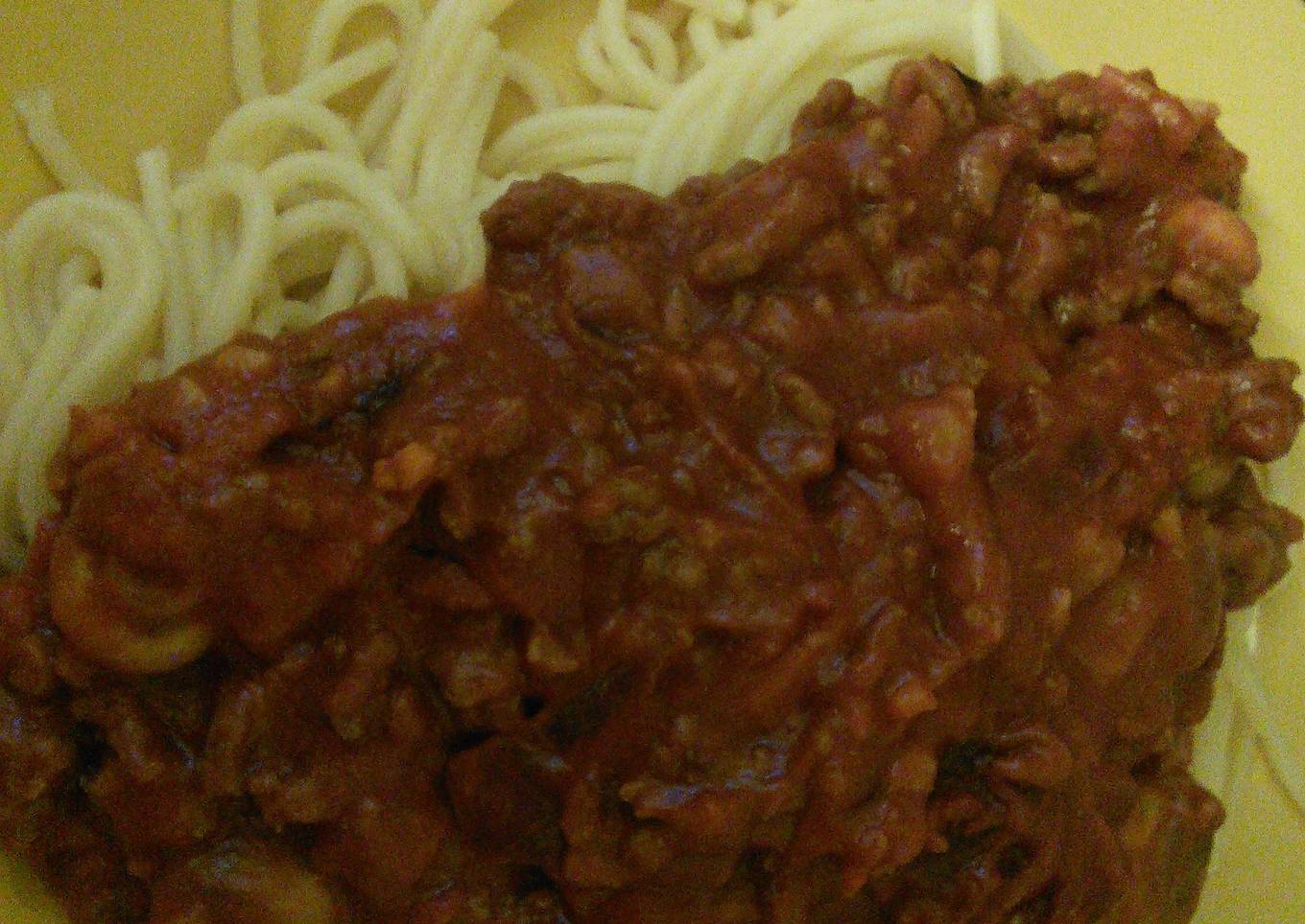 Spaghetti Bolognaisse from scratch 673 cals if following or equivalent used