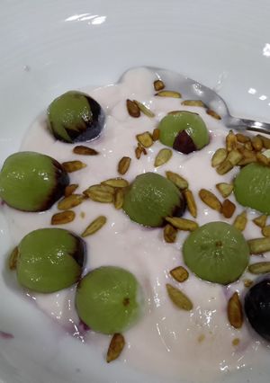 A picture of Yoghurt Grapes.