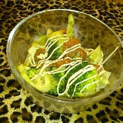 A picture of Easy Microwaved Broccoli with Mayonnaise and Ponzu.