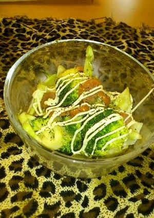 A picture of Easy Microwaved Broccoli with Mayonnaise and Ponzu.