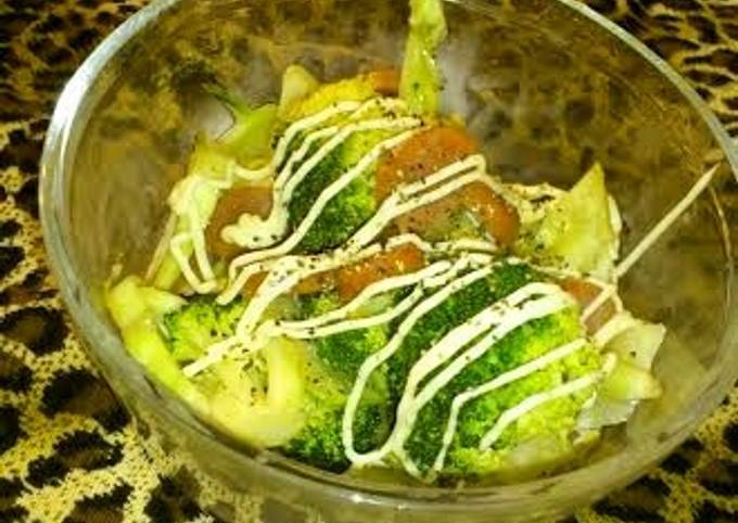 Easy Microwaved Broccoli with Mayonnaise and Ponzu