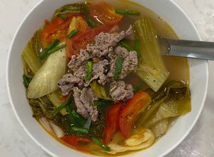 Hình của món Canh thịt bò cải chua.
