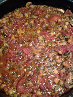 A picture of Dhingri Chole (dry white mushrooms with chickpeas).