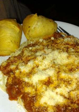 A picture of Spaghetti Gravy with meat.