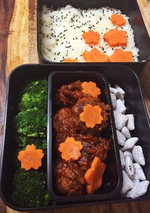 A picture of Cuban Meatballs Bento.