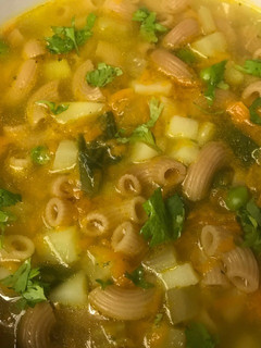 Una foto de Sopa de pasta colombiana
