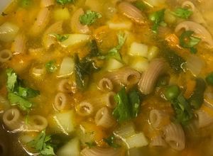 Una foto de Sopa de pasta colombiana