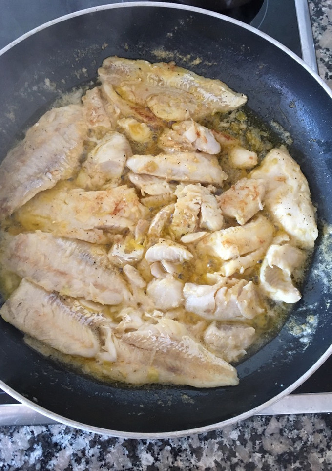 Una foto de Merluza a la mantequilla !