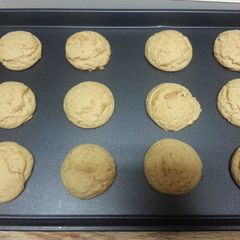 A picture of peanut butter cookies.