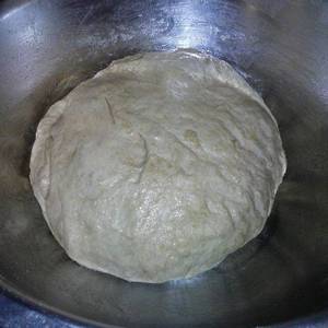 Masa de pan casero con harina de espelta integral y masa madre