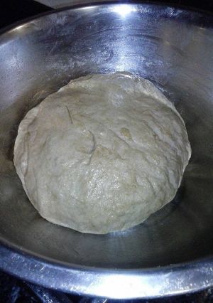 Una foto de Masa de pan casero con harina de espelta integral y masa madre