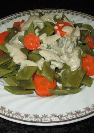 Foto principal de Ensalada templada de judías verdes con salsa de semillas - veggie