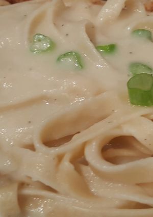A picture of Skinny lactose free Alfredo Sauce.