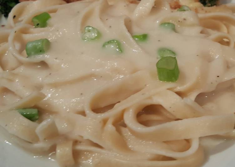 Steps to Prepare Speedy Skinny lactose free Alfredo Sauce