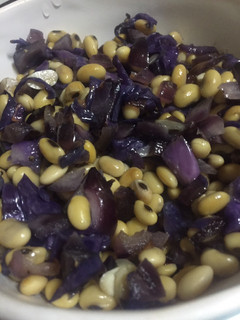 Una foto de Porotos de soja salteados