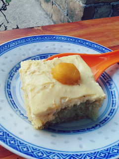 A picture of "Sunny-Side Up Egg" Cake.