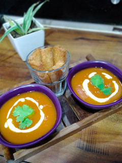 ટામેટા સૂપ (Tomato Soup Recipe In Gujarati) રેસીપી મુખ્ય ફોટો