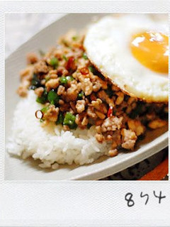 A picture of Easy Pad Gra Prao (Stir Fried Rice with Ground Meat and Basil).