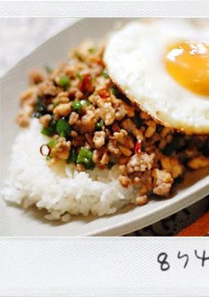 A picture of Easy Pad Gra Prao (Stir Fried Rice with Ground Meat and Basil).