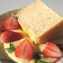 A picture of Fresh Strawberry Chiffon Cake.