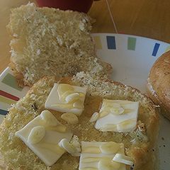 A picture of Garlic Honey Toast.