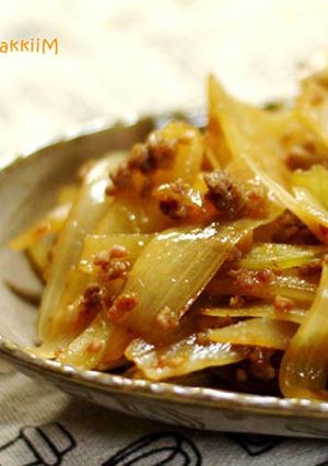 A picture of A Stir Fry With Lots Of Onion.