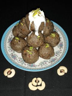 बाजरे के चूरमा लड्डू (n bajre ke churma ladoo recipe in Hindi) रेसिपी मुख्य फोटो