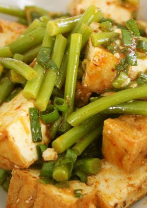 A picture of Spicy Garlic Shoots and Atsuage.