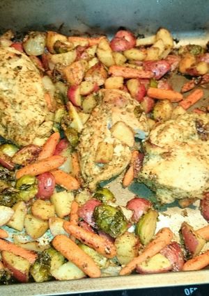 A picture of TT's Roasted Chicken & Veggies.
