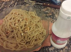 Una foto de Fideos vegan sin tacc rapidisimos con salsa de coco y caldo