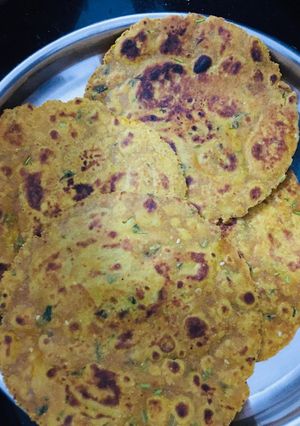 મલ્ટી ગ્રેઈન થેપલા (Multigrain Thepla Recipe In Gujarati) રેસીપી મુખ્ય ફોટો