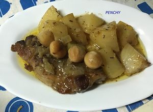 Una foto de Cabezada de cerdo al horno con nueces de Macadamia