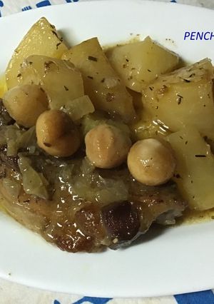 Una foto de Cabezada de cerdo al horno con nueces de Macadamia