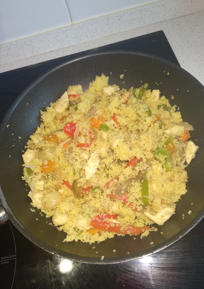 Una foto de Cuscús con pollo al curry