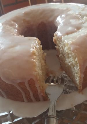Foto de Bolo de leite de coco com calda de limão