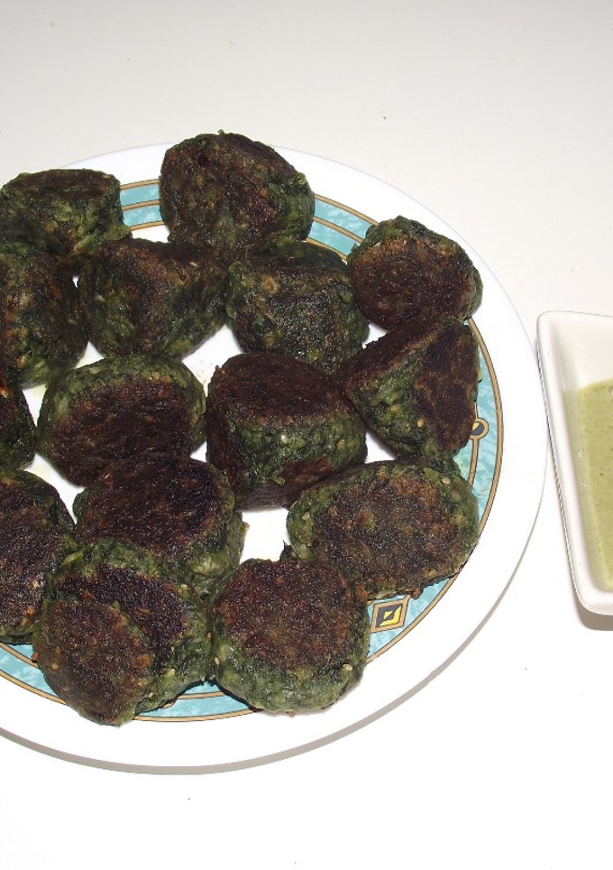 Una foto de Albóndigas espinaca con velouté de espinaca