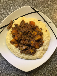 Cremige Polenta mit Hackfleisch-Kürbis-Ragout Rezepthauptbild