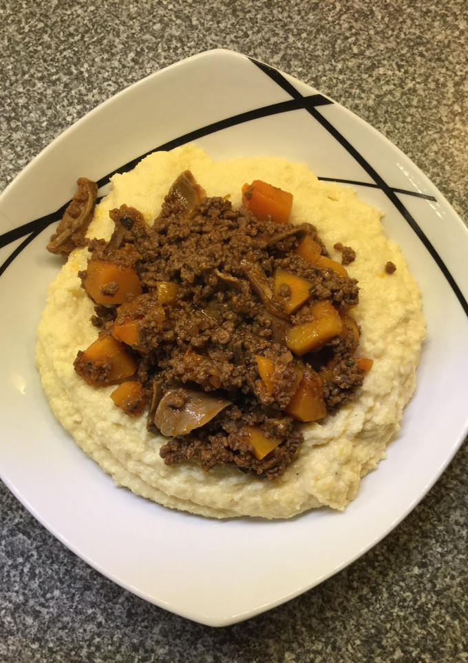 Cremige Polenta mit Hackfleisch-Kürbis-Ragout Rezepthauptbild