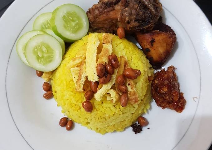 Resep Nasi Kuning Magic Com Oleh Reni Novia Cookpad