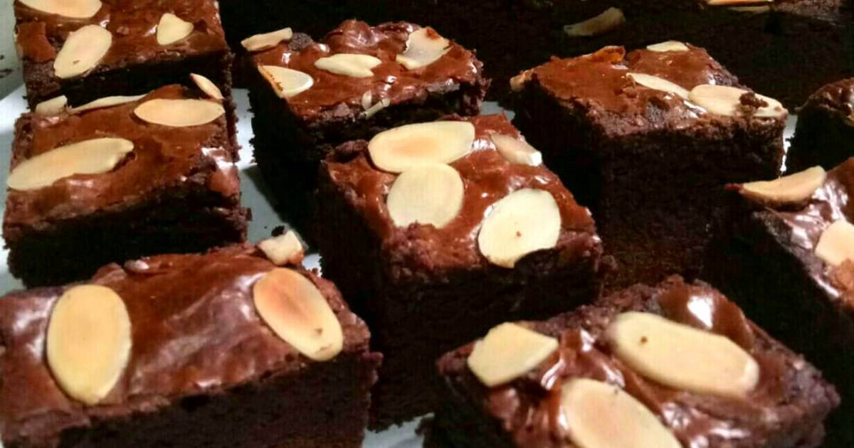 Resep Fudgy Brownies Shiny Crust oleh Yuliana.Menjoi Cookpad